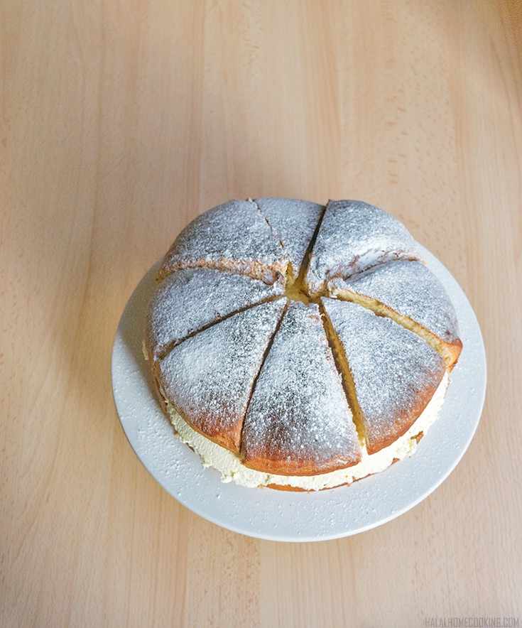 swedish-cardamom-cream-bun-cake-1