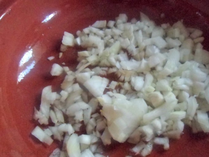 chopped-onions-in-pan
